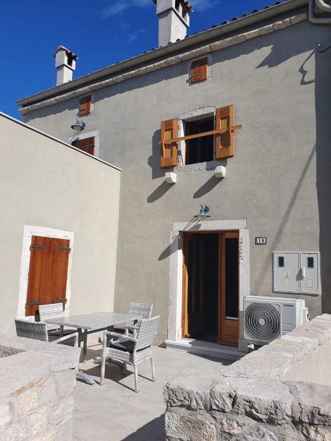 House Tuna Ustrine Exterior foto