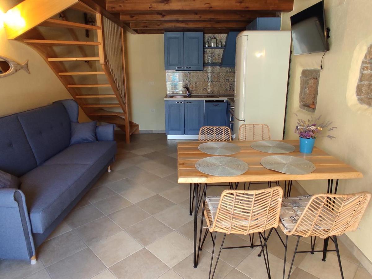 House Tuna Ustrine Exterior foto